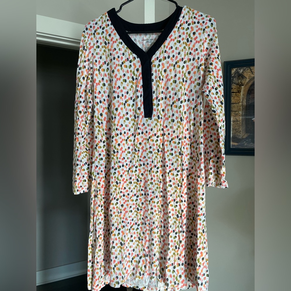 2 Magnetic me nursing/maternity nightgown